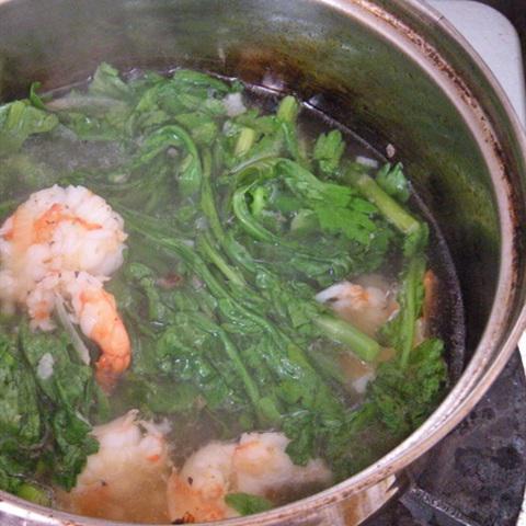 Cách làm canh tần ô nấu tôm