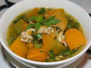 Canh thịt bí đỏ