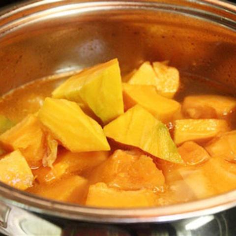 Cách làm canh thịt bò bí đỏ