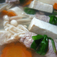 Canh thịt bò cuộn nấm kim châm