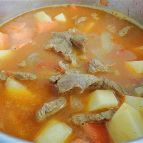 Cách làm canh thịt bò hầm cà chua