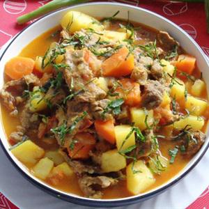 Cách làm canh thịt bò hầm cà chua