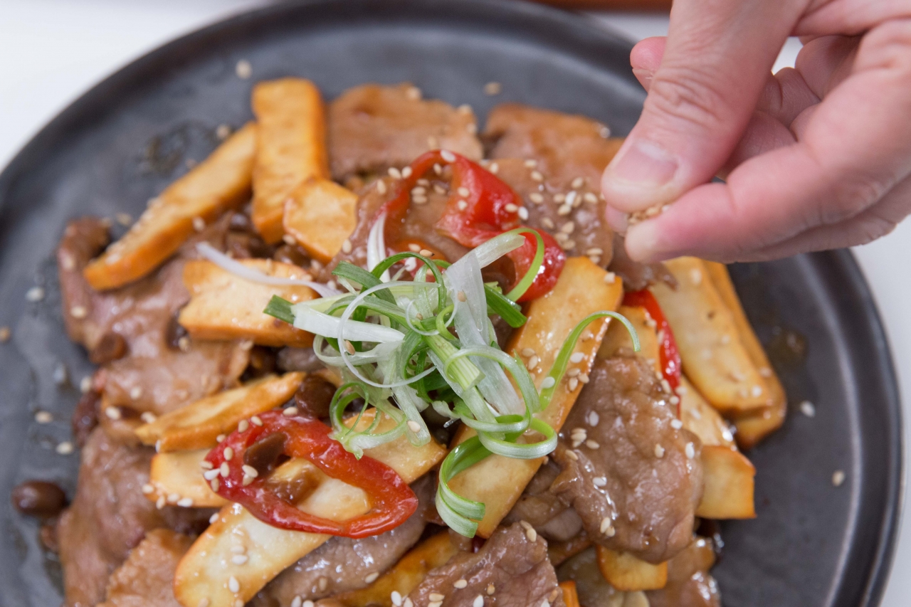 Canh thịt bò hầm nấm uyên ương ăn hoài không chán