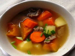 Canh thịt bò hầm rau củ