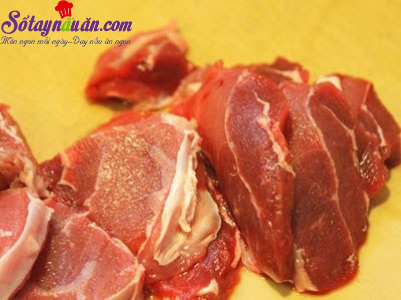 Canh thịt bò hành răm cho ngày lạnh