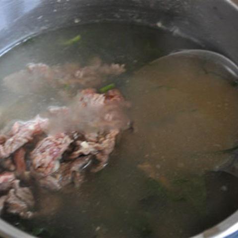 Cách làm canh thịt bò lá lốt