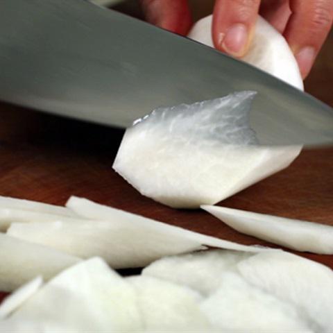 Cách làm canh thịt bò nấu củ cải