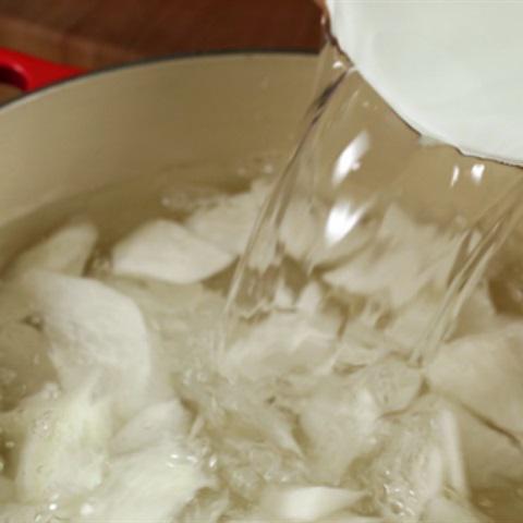 Cách làm canh thịt bò nấu củ cải