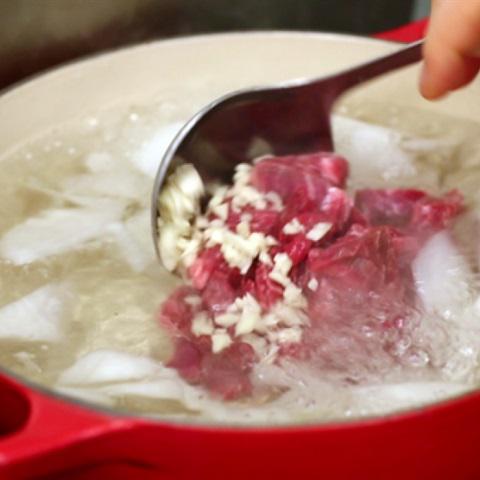 Cách làm canh thịt bò nấu củ cải