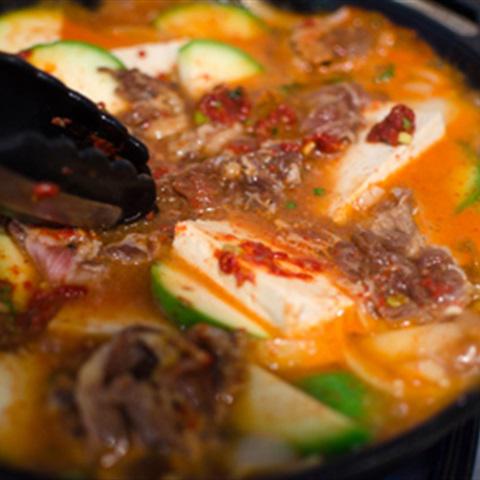 Cách làm canh thịt bò nấu đậu hũ và bí ngòi