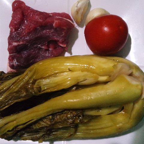 Cách làm canh thịt bò nấu dưa chua