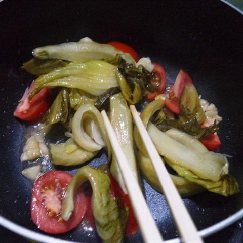 Cách làm canh thịt bò nấu dưa chua