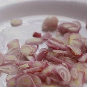 Cách làm canh thịt hến nấu cà chua