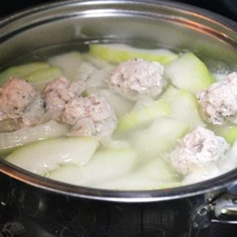 Cách làm canh thịt heo bằm nấu bí đao