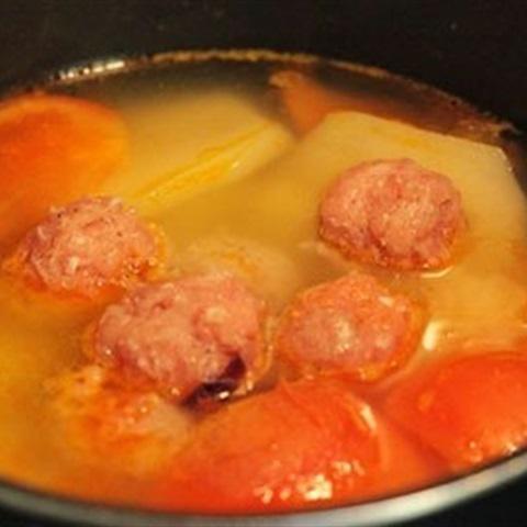 Cách làm canh thịt viên khoai tây