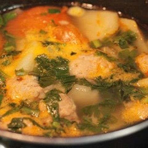 Cách làm canh thịt viên khoai tây