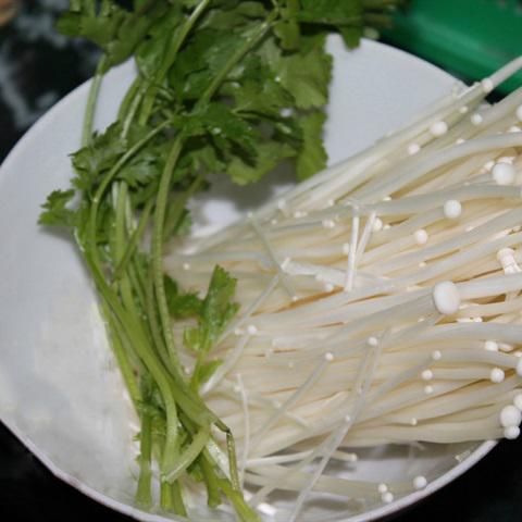 Cách làm canh thịt viên nấu nấm