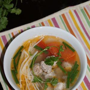 Cách làm canh thịt viên nấu nấm
