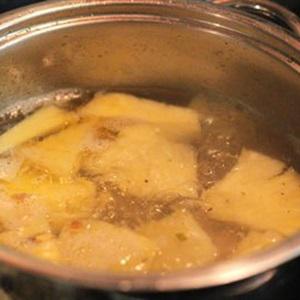 Cách làm canh thịt viên nấu rau tiến vua