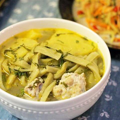 Cách làm canh thịt viên nấu rau tiến vua