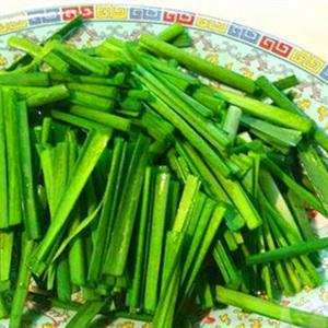 Cách làm canh tôm đậu hũ nấu lá hẹ