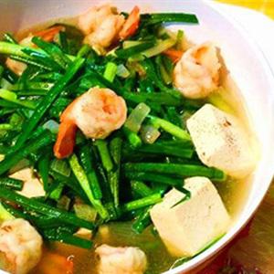 Cách làm canh tôm đậu hũ nấu lá hẹ