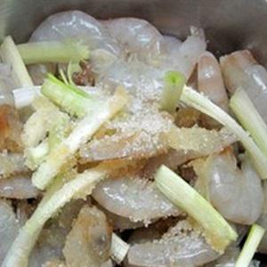 Cách làm canh tôm nấu chua kiểu Nam Bộ