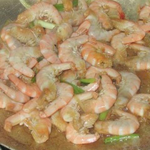 Cách làm canh tôm nấu chua kiểu Nam Bộ