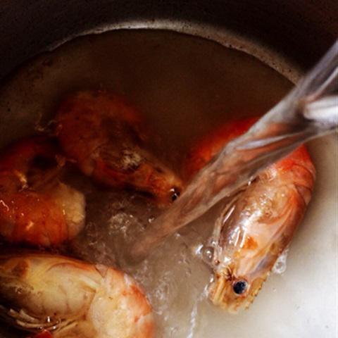 Cách làm canh tôm nấu củ sen