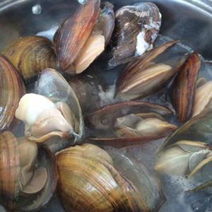 Cách làm canh trai nấu lá lốt xương xông