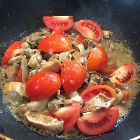 Cách làm canh trai nấu lá lốt xương xông