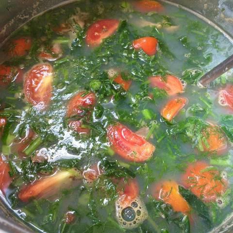 Cách làm canh trai nấu lá lốt xương xông