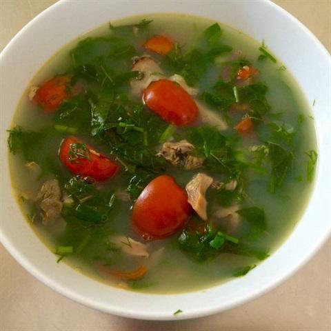 Cách làm canh trai nấu lá lốt xương xông