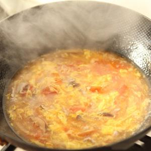 Cách làm canh trứng gà cà chua