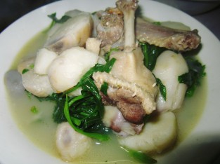 Canh vịt khoai sọ rau muống