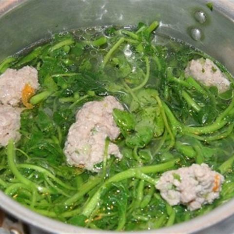 Cách làm canh xà lách xoong nấu thịt xay
