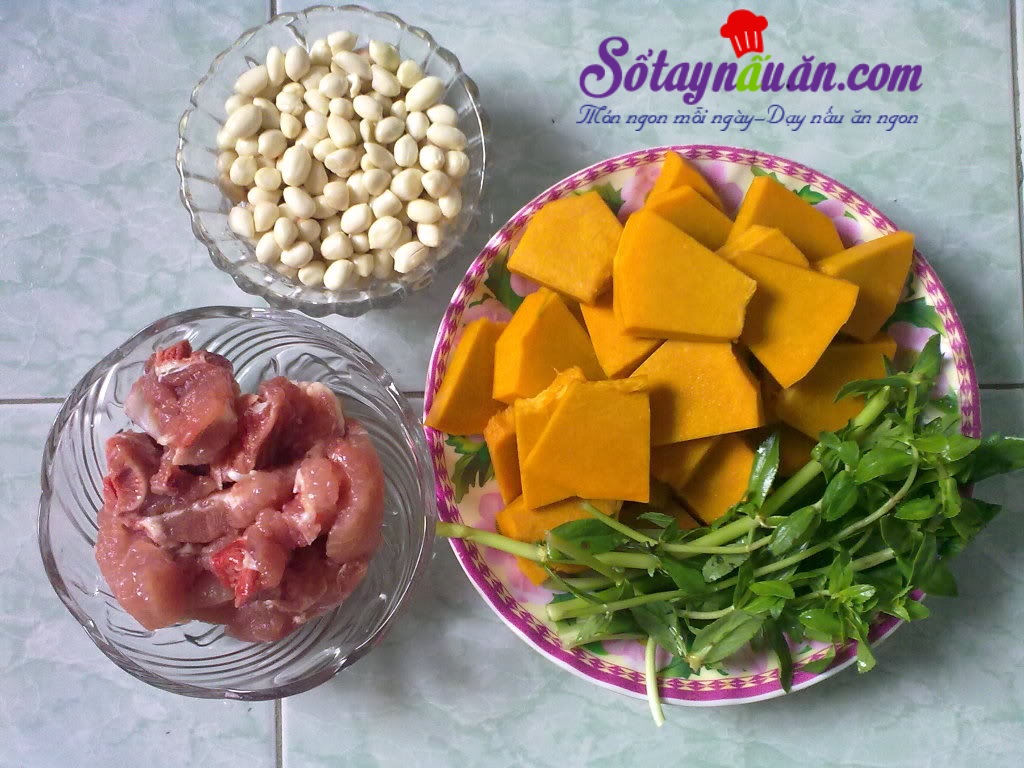 Canh xương bí đỏ