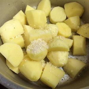 Cách làm canh xương khoai tây