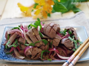 Cật heo xào hành tây