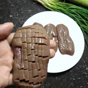 Cách làm cật heo xào mướp