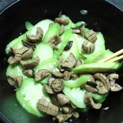 Cách làm cật heo xào mướp