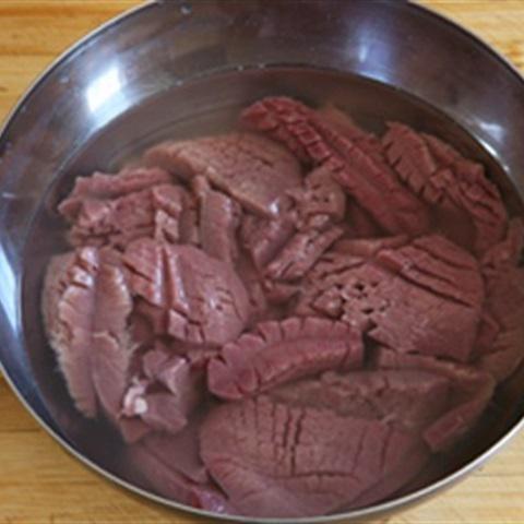 Cách làm cật heo xào ớt chuông