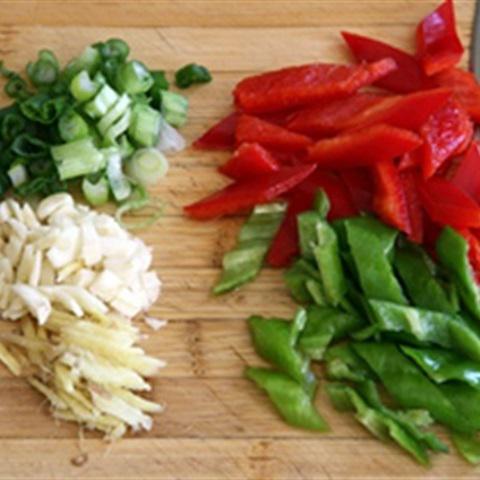 Cách làm cật heo xào ớt chuông