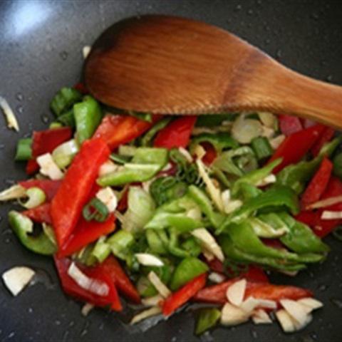 Cách làm cật heo xào ớt chuông