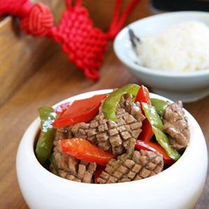 Cách làm cật heo xào ớt chuông