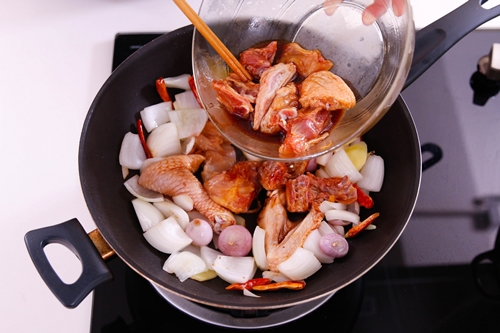 Cay bỏng lưỡi với tô mì cay Hàn Quốc cấp độ 7 bằng 4 bước đơn giản