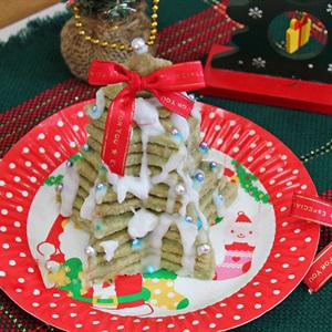 Cách làm cây thông Noel từ bánh cookie trà xanh