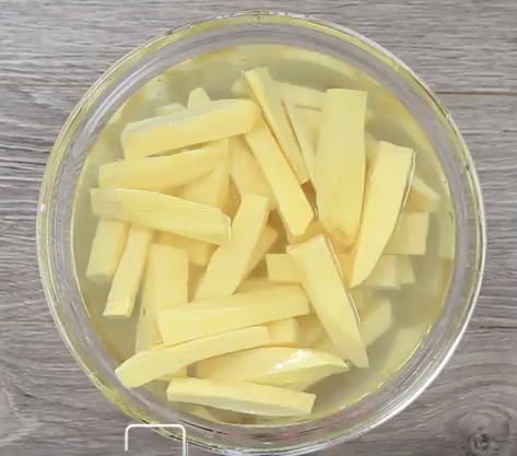 Cay xé món gà xào húng quế kiểu Thái ăn 1 lại muốn ăn 10