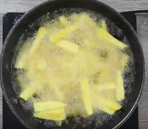 Cay xé món gà xào húng quế kiểu Thái ăn 1 lại muốn ăn 10