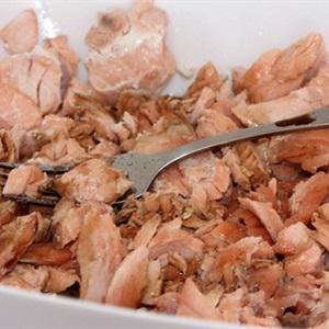 Cách làm chà bông cá hồi